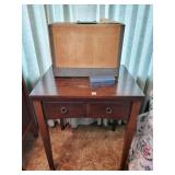 SINGER 611D CABINET SEWING MACHINE AND A WIZARD SINGER 611D CABINET SEWING MACHINE AND A WIZARD