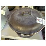 #10 CAST IRON DUTCH OVEN WITH LID