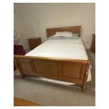 OAK SLEIGH BED WITH BEDDING