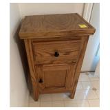OAK ONE DRAWER/ONE DOOR STAND