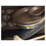 BAKING PANS MIRRO FLAT SKILLET