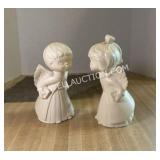 Kissing Angel Carolers