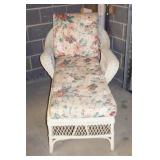 WHITE WICKER LOUNGE