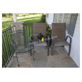 3 OUTDOOR CHAIRS AND METAL ART LAWN Dï¿½COR