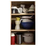 KITCHENWARE: JUICERS, STRAINER, MEASURING CUPS,