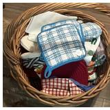 BASKET OF KITCHEN LINENS