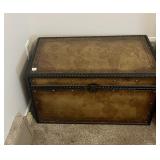 WOODEN STORAGE BOX & MAP GRAPHIC