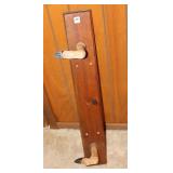 SINGLE GUN RACK WITH DEER FEET SINGLE GUN RACK WITH DEER FEET