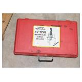 12 HYDRAULIC GEAR PULLER 12 HYDRAULIC GEAR PULLER