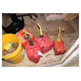 4 GAS CANS & SPEAKER 4 GAS CANS & SPEAKER