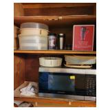 FRIGIDAIRE MICROWAVE OVEN, PLASTICWARE, FRIGIDAIRE MICROWAVE OVEN, PLASTICWARE,