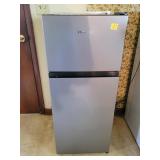 HISENSE REFRIGERATOR/FREEZER - 19" X 19" X 46" HISENSE REFRIGERATOR/FREEZER - 19" X 19" X 46"