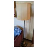 ANTIQUE FLOOR LAMP - WORKS ANTIQUE FLOOR LAMP - WORKS