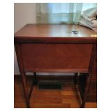 ATLAS CONSOLE SEWING MACHINE - UNTESTED ATLAS CONSOLE SEWING MACHINE - UNTESTED