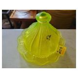 URANIUM GLASS ROUND BUTTER DISH AND 2 PLATES URANIUM GLASS ROUND BUTTER DISH AND 2 PLATES