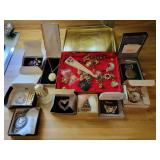 COLLECTION OF COSTUME JEWELRY COLLECTION OF COSTUME JEWELRY