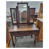 MAHOGANY VANITY WITH TRIPLE MIRROR - MAHOGANY VANITY WITH TRIPLE MIRROR -