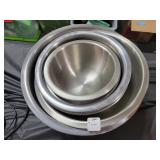 6 STAINLESS MIXING BOWLS 6 STAINLESS MIXING BOWLS