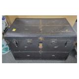 ANTIQUE STEAMER TRUNK - 38X22X24H ANTIQUE STEAMER TRUNK - 38X22X24H