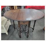 MAHOGANY GATE LEG TABLE - SINGLE DRAWER MAHOGANY GATE LEG TABLE - SINGLE DRAWER