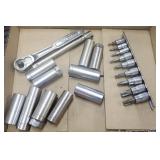CRAFTSMAN 3/8" DRIVE SOCKETS & RATCHET