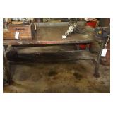METAL WORK BENCH/TABLE WITH VISE