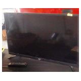 SAMSUNG 32" FLAT PANEL TV WITH REMOTE