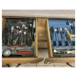 2 DRAWERS OF KITCHEN UTENSILS