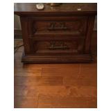 2 NIGHT STANDS