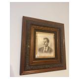 2 PCS OF VINTAGE PICTURE FRAMES