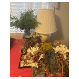 ASSORTED DECORATIVE PIECES