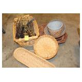 ASSORTMENT OF PLATES & BASKET HOLDERS