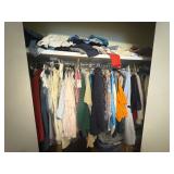 LARGE ASSORTMENT OF WOMENS CLOTHES