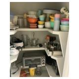 CONTENTS OF KITCHEN PANTRY