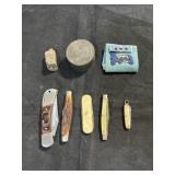5 POCKET KNIVES, SMALL ROOSTER TIN