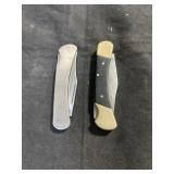 2 BEAR HUNTER POCKET KNIVES