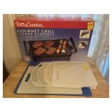 BETTY CROCKER INDOOR GRILL & CUTTING BOARDS