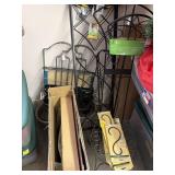 GARDEN TRELLISES AND FLOWER POTS