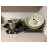 ASSTD BAKING PANS & BUNDT PANS