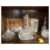 ASSORTMENT OF CRYSTAL & GLASS DISPLAY ITEMS