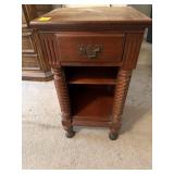 MAHOGANY SIDE TABLE 16x14x30