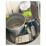 ASSORTMENT OF YARD ITEMS