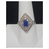 PLATINUM AND SAPPHIRE RING - SIZE: 9 - 6 GR TW