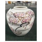 4' ASIAN PORCELAIN VASE/GINGER JAR
