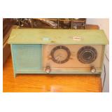 1960'S SEARS SILVERTONE RADIO