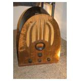 1930S PHILCO CATHEDRAL RADIO