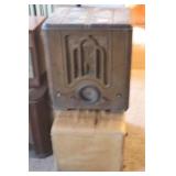 TWO NON WORKING VINTAGE RADIOS