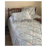 FULL SIZE SPINDLE BED W/MATTRESS & BEDDING