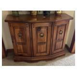 FOYER CABINET W/MIRROR & PLATES