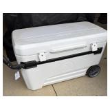 IGLOO ROLL AROUND COOLER 30" LONG